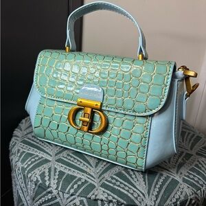 Elegant Mint Green Crocodile Pattern Handbag